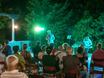 Topla nedjeljna večer ispunjena glazbom i tradicijom